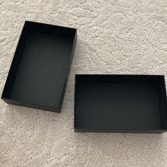 Authentic Chanel gift box - Picture 4 of 4